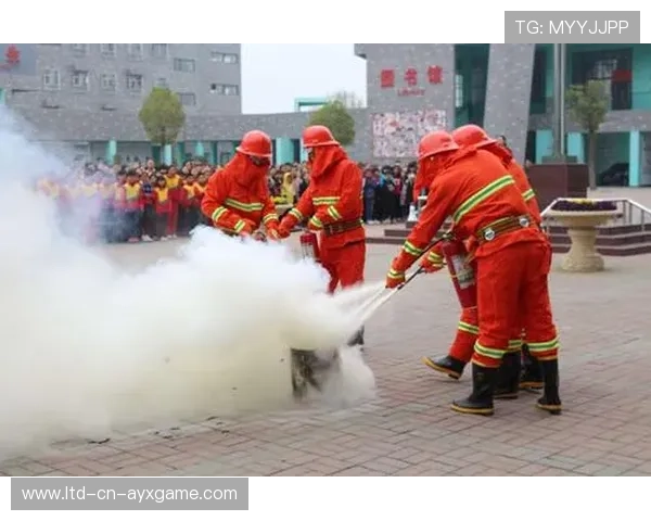 学校在活动现场设置明显安全线与轮流操作制度